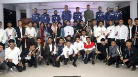 ১২০ টাকায় পুলিশে চাকরি পেলেন ৩২ জন