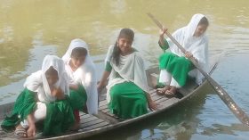 নৌকাই যেখানে যোগাযোগের একমাত্র ভরসা