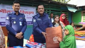 পুলিশের উদ্যোগে কোরআন শরীফ ও শীতবস্ত্র বিতরণ