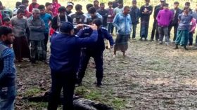 মোবাইল ব্যবসায়ীকে কুপিয়ে হত্যা