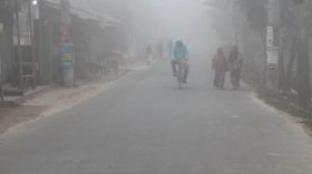 দেখা নেই সূর্যের, বিপর্যস্ত জনজীবন