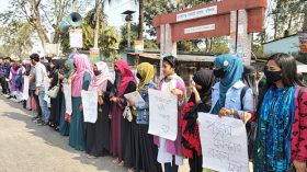 বাকেরগঞ্জে ডিগ্রি পরীক্ষার কেন্দ্র পরিবর্তন না করার দাবি