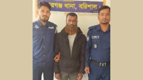 বাকেরগঞ্জে পলাতক আসামি গ্রেপ্তার