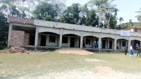 ৫ বছরেও শেষ হয়নি স্কুল ভবনের নির্মাণকাজ, ভোগান্তি