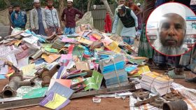সরকা‌রি বই বিক্রি করলেন অধ্যক্ষ