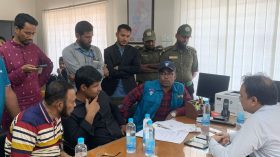 পাসপোর্ট অফিসে দুদকের অভিযান, আটক ৩