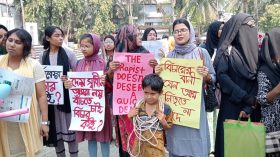 পিরোজপুরে ধর্ষকের সর্বোচ্চ শাস্তির দাবিতে মানববন্ধন