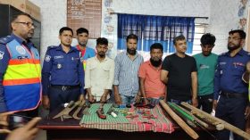 বরিশালে আগ্নেয়াস্ত্রসহ পাঁচ ডাকাত গ্রেপ্তার