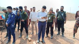 হিজলায় অবৈধ ইটভাটা গুঁড়িয়ে দিয়েছে প্রশাসন