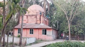 সুজাবাদে সগৌরবে দাঁড়িয়ে আছে ৪০০ বছরের পুরনো মসজিদ