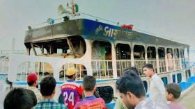 নোঙ্গর করা লঞ্চে অগ্নিকাণ্ড