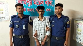 বাকেরগঞ্জে তরমুজচাষিকে পিটিয়ে হত্যার ঘটনায় কিশোর গ্রেপ্তার