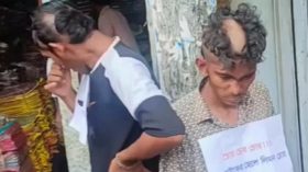 চুরির অপরাধে দুই চোরের মাথার চুল কর্তন