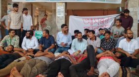 ববিতে অনশনে অসুস্থ ৫ শিক্ষার্থী, মহাসড়ক অবরোধ