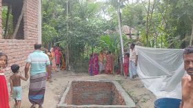 হিজলায় সরকারি রাস্তায় শৌচাগার নির্মাণ: জনভোগান্তি চরমে