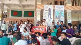 ববি ভিসি’র অপসারণের দাবিতে শিক্ষার্থীদের বিক্ষোভ মিছিল