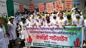বরিশাল নার্সিং কলেজে কমপ্লিট শাটডাউন কর্মসূচিতে হামলা, আহত-৩