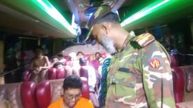 সেনাবাহিনীর অভিযানে বাড়তি ভাড়া ফেরত পেলেন যাত্রীরা