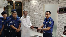 পটুয়াখালীতে হারানো ৭০টি মোবাইল উদ্ধার