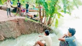 সংস্কার হয়নি বিষখালী নদীর বেড়িবাঁধ, দুর্ভোগে এলাকাবাসী