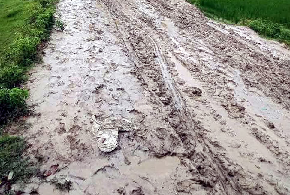 বর্ষা এলেই পর্যটকসহ ১০ গ্রামের মানুষের চরম ভোগান্তি