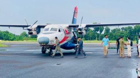 পাইলটের বাবা-মাকে উড়োজাহাজে নেওয়া হলো ঢাকায়