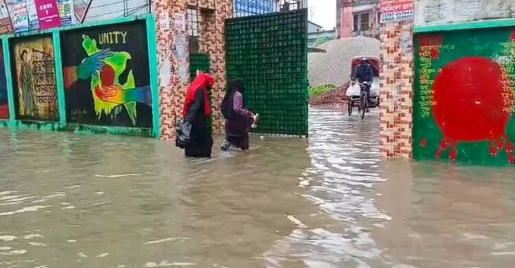 উপকূলজুড়ে অতিভারী বৃষ্টিপাত, জনজীবন বিপর্যস্ত