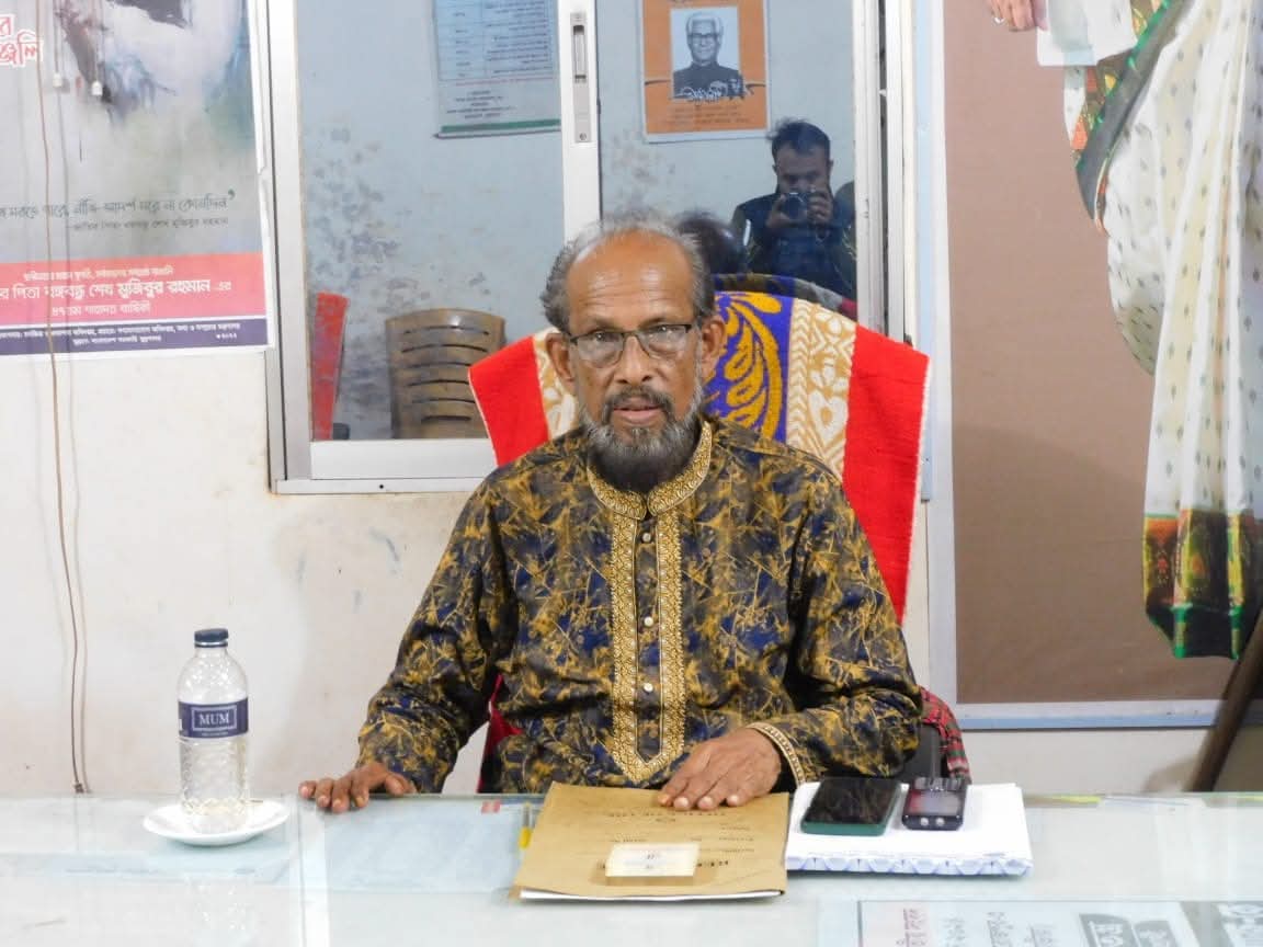 মঠবাড়িয়ায় গোপনে ইউনিয়ন পরিষদ নিয়ন্ত্রণ করেন আকন চেয়ারম্যান