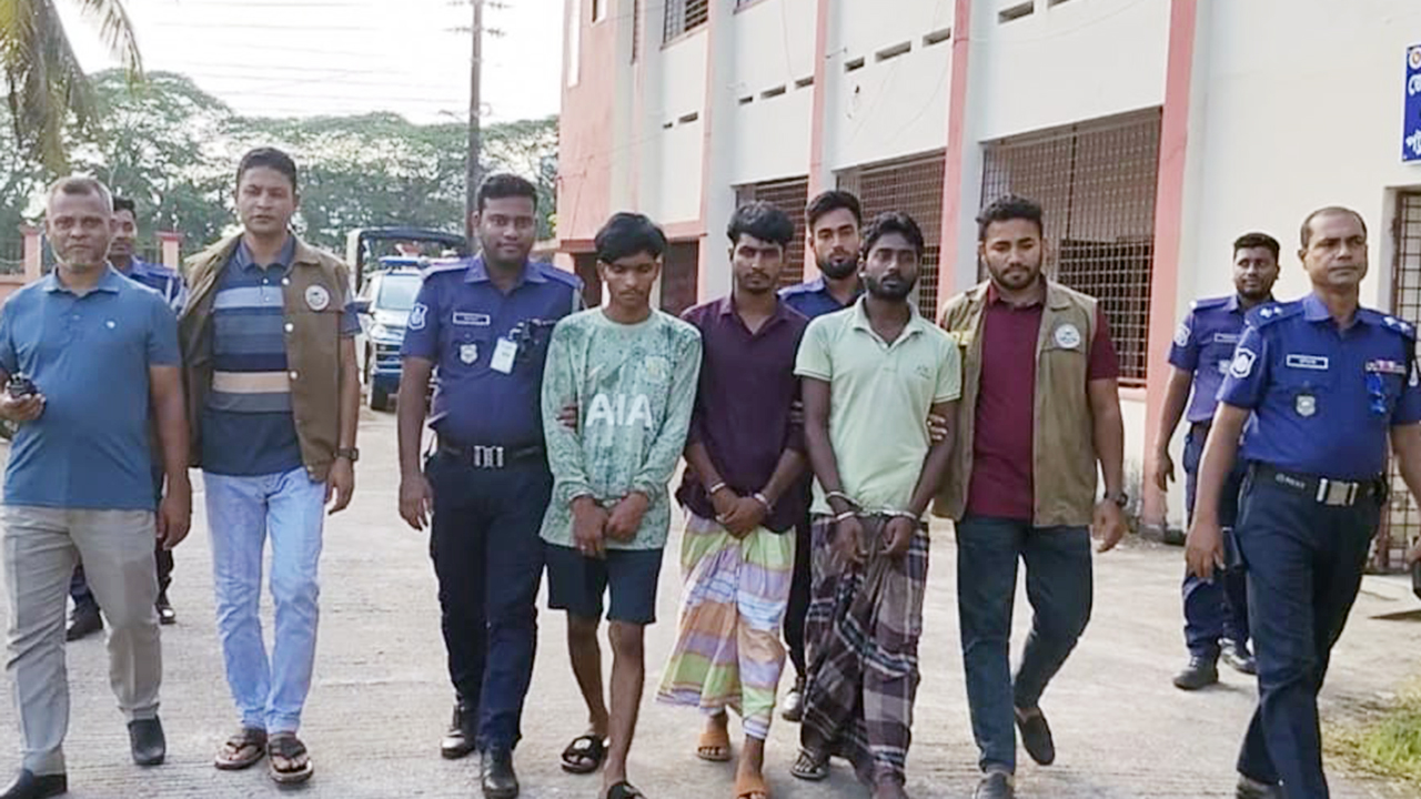 ডাকাতি ও ধর্ষণের অভিযোগে গ্রেপ্তার ৩