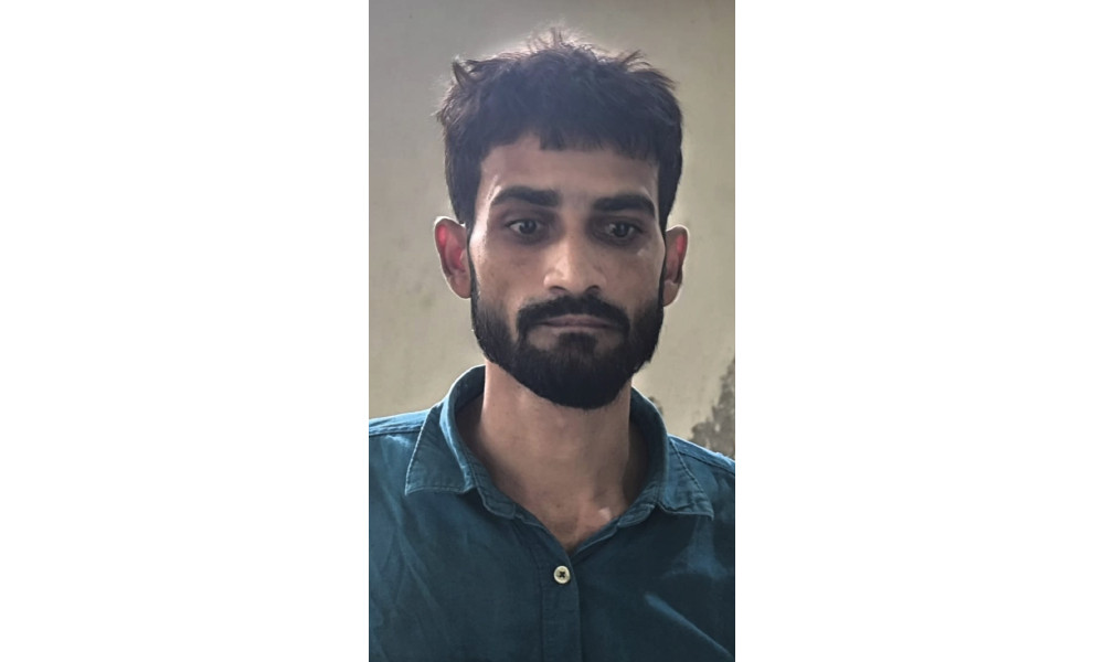 বাউফলে মুদি দোকানের ক্যাশবাক্স থেকে গাঁজা জব্দ, আটক ১