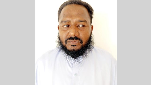 পাখির খাবারের মধ্যে পাওয়া গেলো ২ কেজি গাঁজা, যুবক আটক