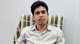 সব রোগের চিকিৎসা দেন দন্তচিকিৎসক হারুন