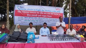 বরিশালে ১৫০ মান্তা পরিবার পেলো অর্থ ও জীবন রক্ষা সরঞ্জাম 