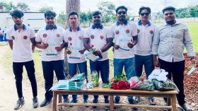 গোলাপ দিয়ে নবীন শিক্ষার্থীদের বরন করে নিলো ছাত্রদল