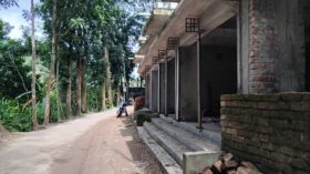সরকারি গোডাউনের জায়গা দখল করে আ’লীগ নেতার দোকানঘর নির্মাণ