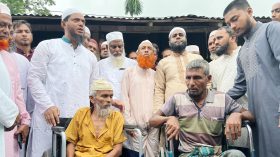 দুস্থদের অটোরিকশা-হুইলচেয়ার উপহার দিলো জামায়াত
