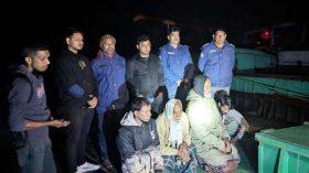 বরিশালে ৪ ড্রেজার ও বাল্কহেড জব্দ, আটক-৪