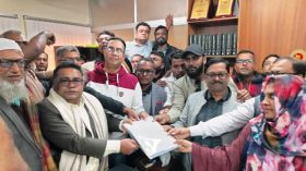 বরিশাল-৩ আসনে বিএনপি প্রার্থী অ্যাড. জয়নুল আবেদীনের মনোনয়ন ফরম সংগ্রহ