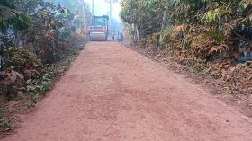 অভিনব কায়দায় চলছে রাস্তার সংস্কার, এলাকাবাসীর প্রতিবাদ