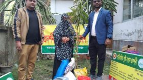 লালমোহনে ২৫ কৃষকের মাঝে বিনামূল্যে কৃষি উপকরণ বিতরণ