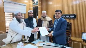 বরিশাল-৪ আসনে হাতপাখা প্রার্থী মুফতি আবুল খায়েরের পক্ষে মনোনয়ন ফরম সংগ্রহ