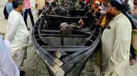 কুয়াকাটা সৈকতে রাখা ফিশিং ট্রলারে দুর্বৃত্তের আগুন