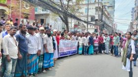 বরিশালে ৯ দফা দাবিতে ব্যাটারিচালিত শ্রমিকদের সমাবেশ, স্মারকলিপি