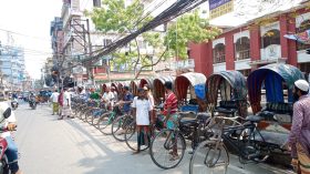 বরিশালে ব্যাটারিচালিত রিকশা বন্ধের দাবিতে শ্রমিকদের বিক্ষোভ