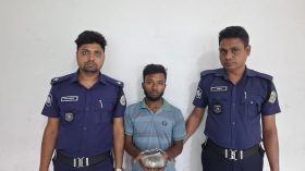 হিজলায় গাঁজাসহ মাদক ব্যবসায়ী আটক