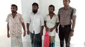 হিজলায় নৌ পুলিশের অভিযানে ৩ জেলে আটক