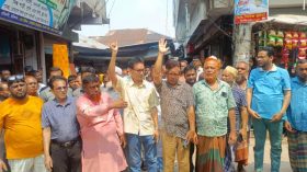‎টরকী বন্দরে ব্যবসায়ীর কাছে চাঁদা দাবি ও হামলার অভিযোগে বিক্ষোভ