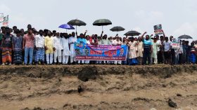 মেঘনার ভাঙন রোধে স্থায়ী বাঁধের দাবিতে মানববন্ধন 