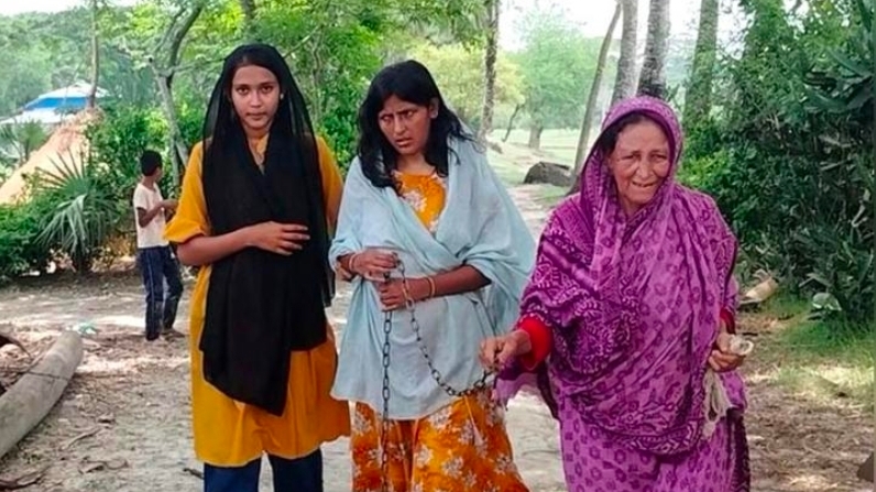শিকলে বাঁধা মেয়ে, অসুস্থ বোনের চিকিৎসার ভারে অসহায় ষাটোর্ধ্ব আছিয়া, পাশে নেই কেউ