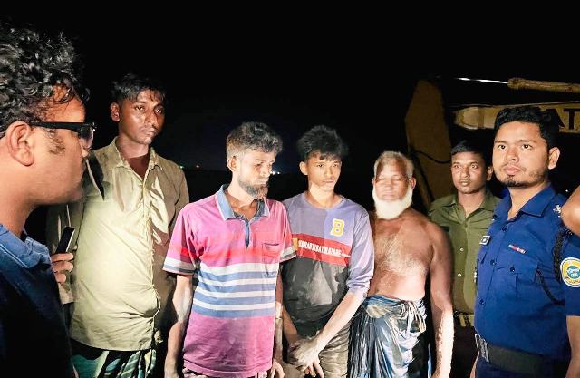 বাকেরগঞ্জে অবৈধভাবে বালু উত্তোলন ও মাটি কাটায় ৮ জনের কারাদণ্ড